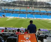 西城鲸鲨队鏖战岭北黑豹队，足球锦标赛小胜，替补奇兵立功。边后卫成为亮点(马竞边卫哈维加兰将加盟雷亚尔)