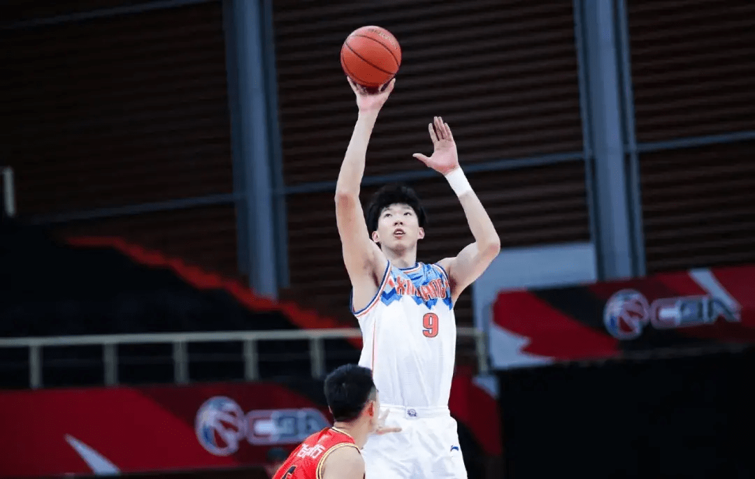 法国杯赛程吃紧；深圳男篮今晨止住颓势；态度坚定；临场指挥获称赞的简单介绍