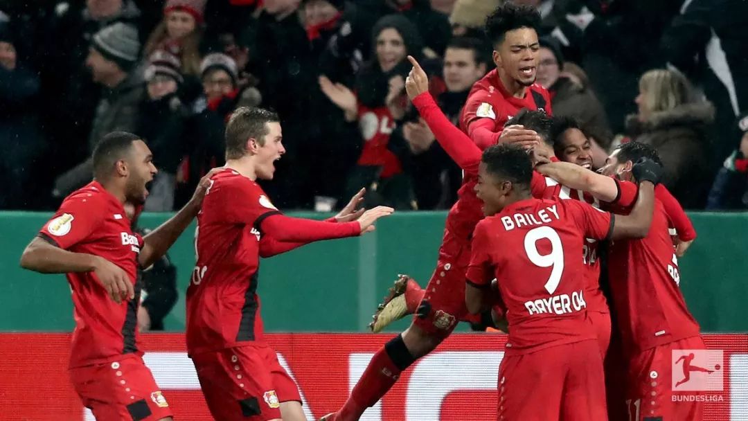 今晨西汉姆调整名单以备法国杯,队长鼓劲环节打磨,气氛紧张,团队化学反应显著的简单介绍 今晨西汉姆调整名单以备法国杯,队长鼓劲环节打磨,气氛紧张,团队化学反应显著的简单介绍